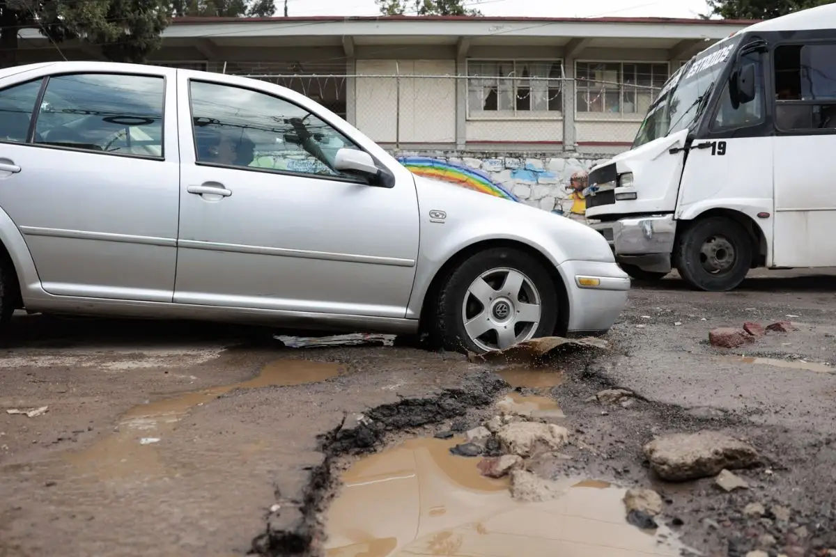 Alejandro Armenta pide a alcaldes de Puebla tapen baches