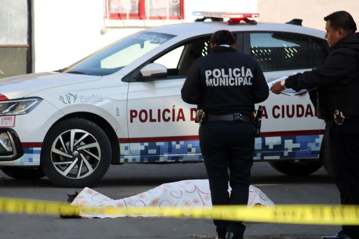 Arrojan un cuerpo en Soriana CAPU desde una camioneta