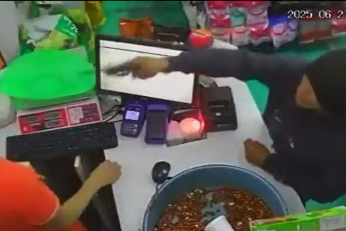 (VIDEO) A punta de pistola, asaltan minisúper en Sanctorum y le disparan a empleado 1 asalto en minisúper de Sanctorum