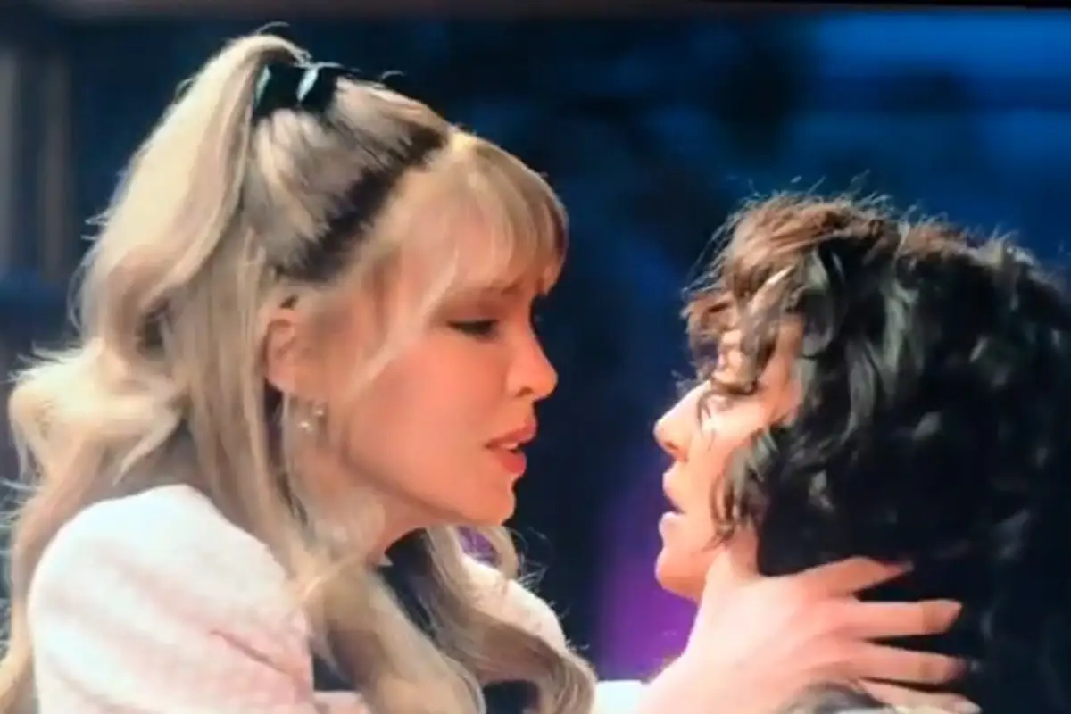 VIDEO: Así fue el beso de Belinda y Regina Blandón en Mentiras, La Serie 1 Así fue el beso de Belinda y Regina Blandón en Mentiras, La Serie