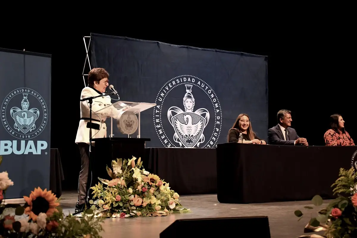 Preside Lilia Cedillo graduación de egresados de las preparatorias del Complejo Regional Centro y de la Lázaro Cárdenas