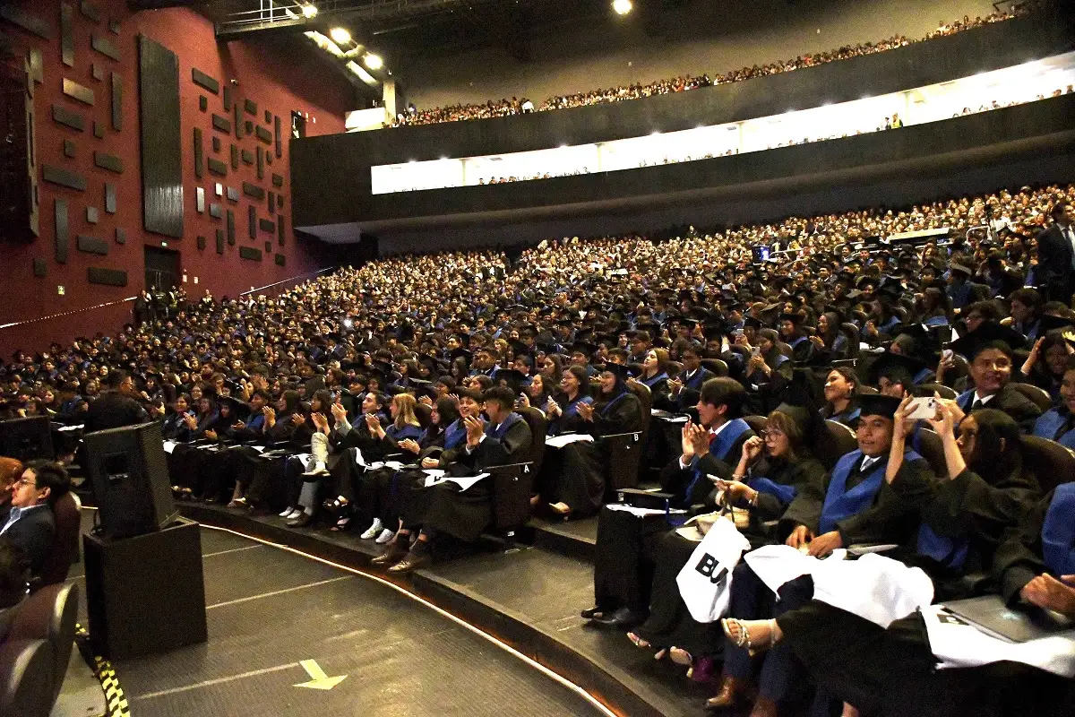 Preside Lilia Cedillo graduación de egresados de las preparatorias del Complejo Regional Centro y de la Lázaro Cárdenas