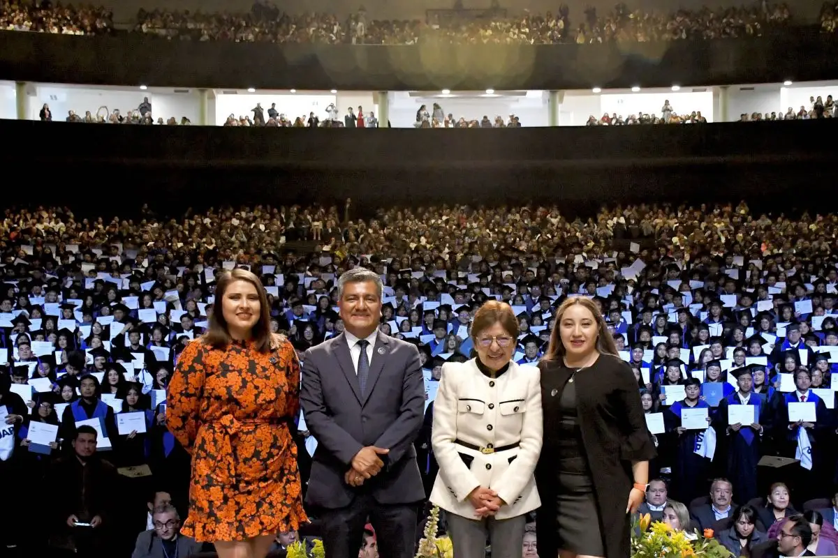 Preside Lilia Cedillo graduación de egresados de las preparatorias del Complejo Regional Centro y de la Lázaro Cárdenas 1 Preside Lilia Cedillo graduación de egresados de las preparatorias del Complejo Regional Centro y de la Lázaro Cárdenas