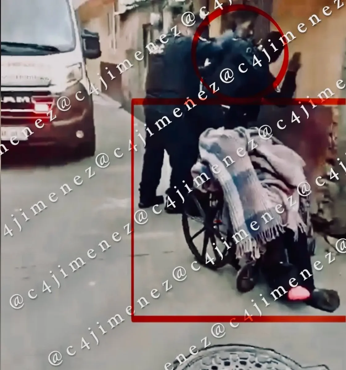 Pasea cadáver de su mamá en silla de ruedas en CDMX