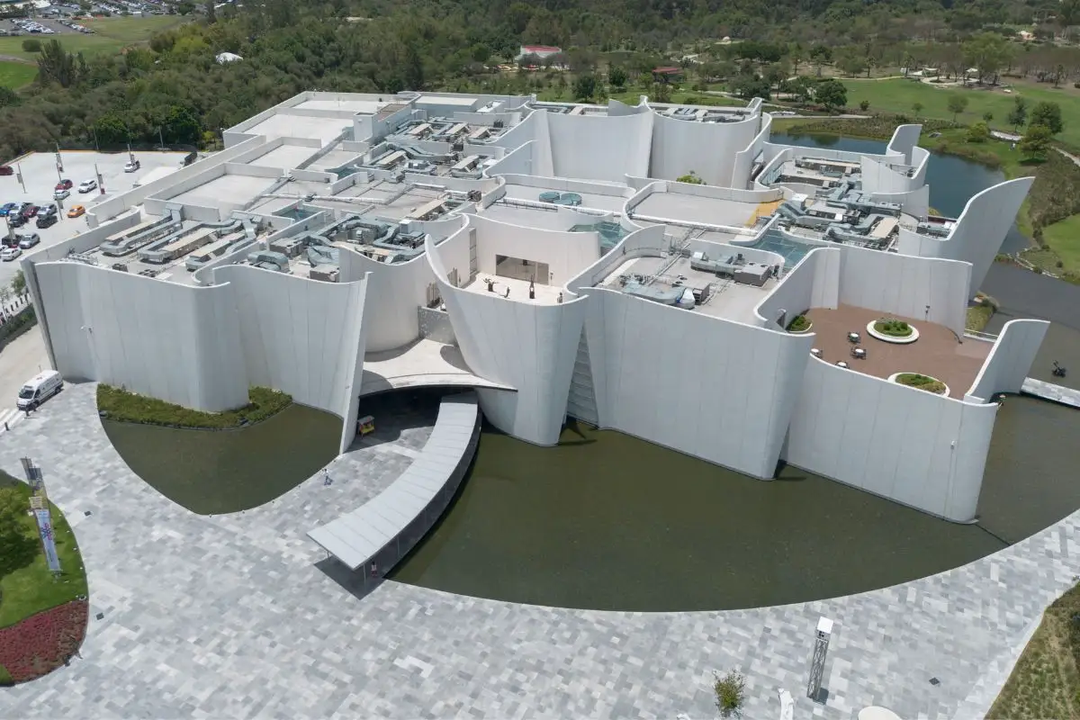 La familia Hank Rhon pierde uno de sus negocios en Puebla