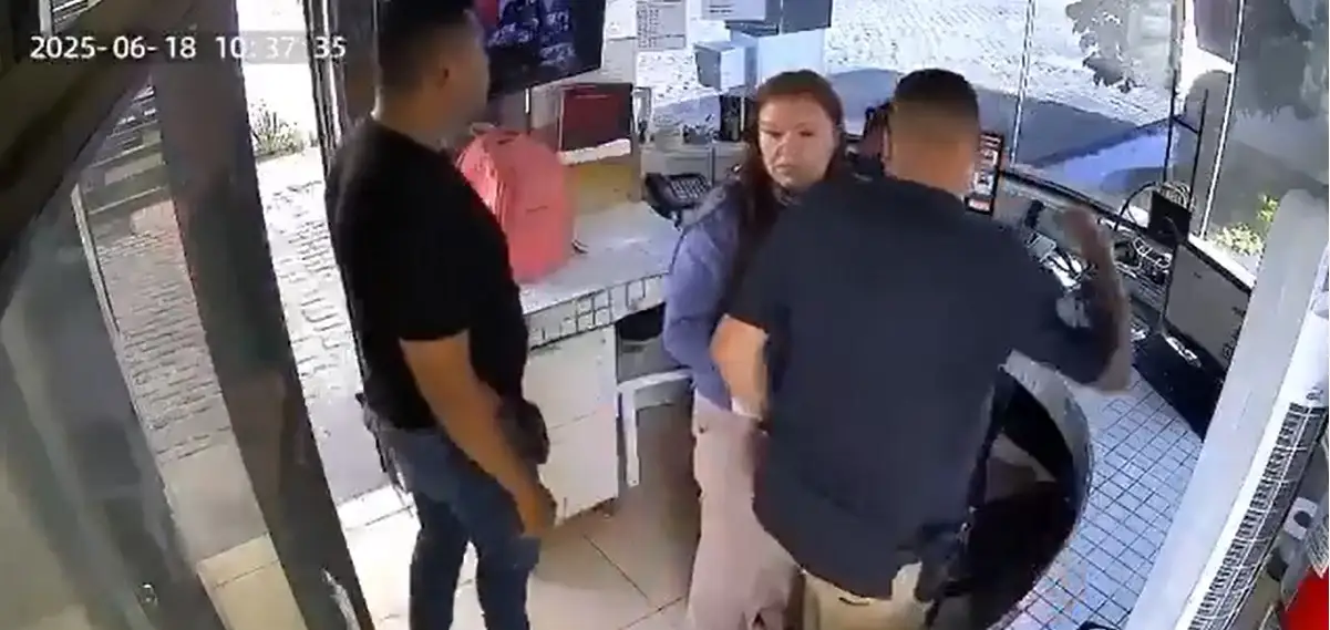 Escoltas golpean a guardia del Fraccionamiento Solares