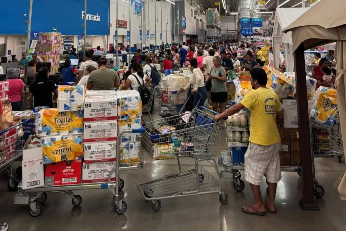 Erick se convierte en huracán y desata compras de pánico en Acapulco 1 Huracán Erick desata compras de pánico en Acapulco