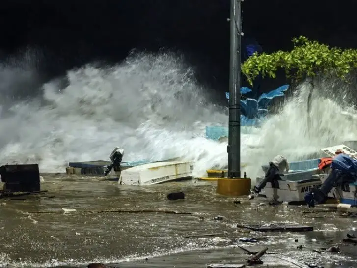 huracán Erick tocó tierra en Oaxaca como categoría 3