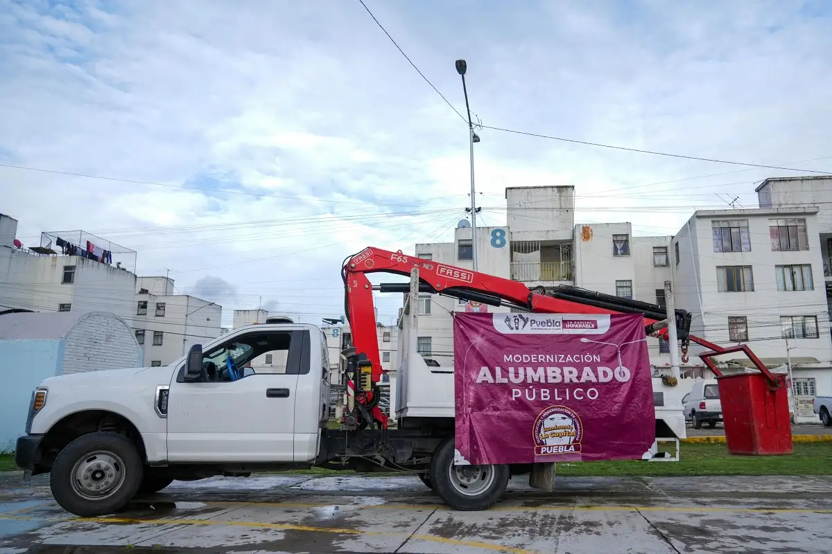Ayuntamiento de Puebla instala luminarias LED en Loma Bella
