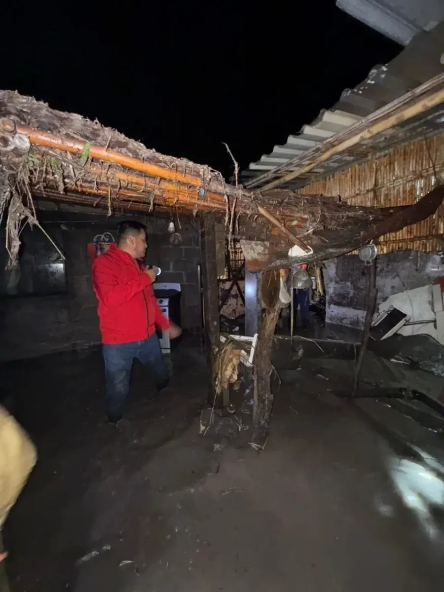 Lluvias en Tepeojuma e Izúcar desbordan el río Nexapa; casas se inundan 2 Río Nexapa se desborda y provoca inundaciones en Izúcar