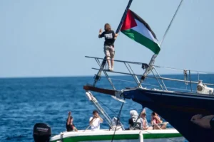 Israel intercepta barco con ayuda humanitaria para Gaza