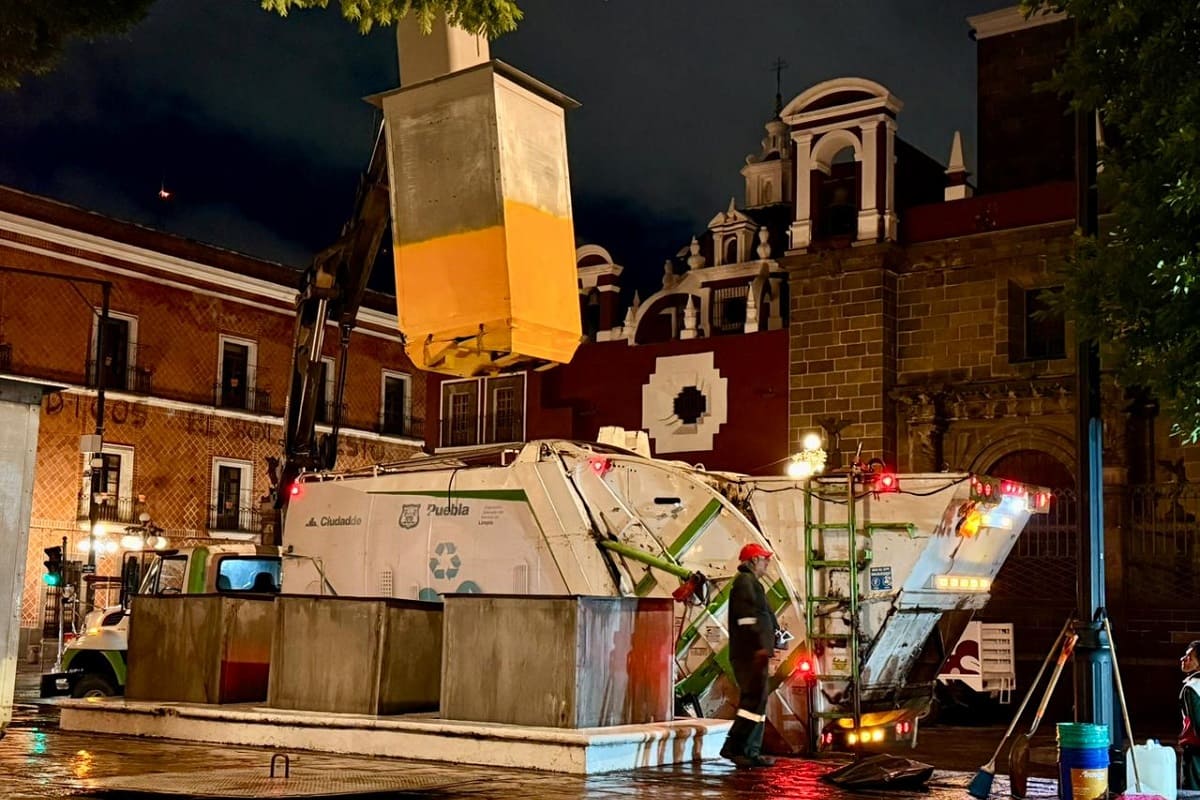Realiza OOSL segunda intervención de limpieza en contenedores soterrados del Zócalo de Puebla 1 limpieza contenedores soterrados del zócalo