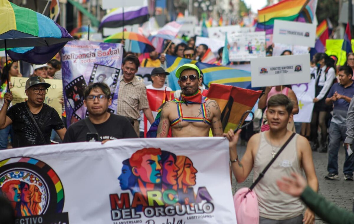 Marchan 5 mil personas de la comunidad LGBTTTIQ+ en Puebla: Piden alto a la discriminación
