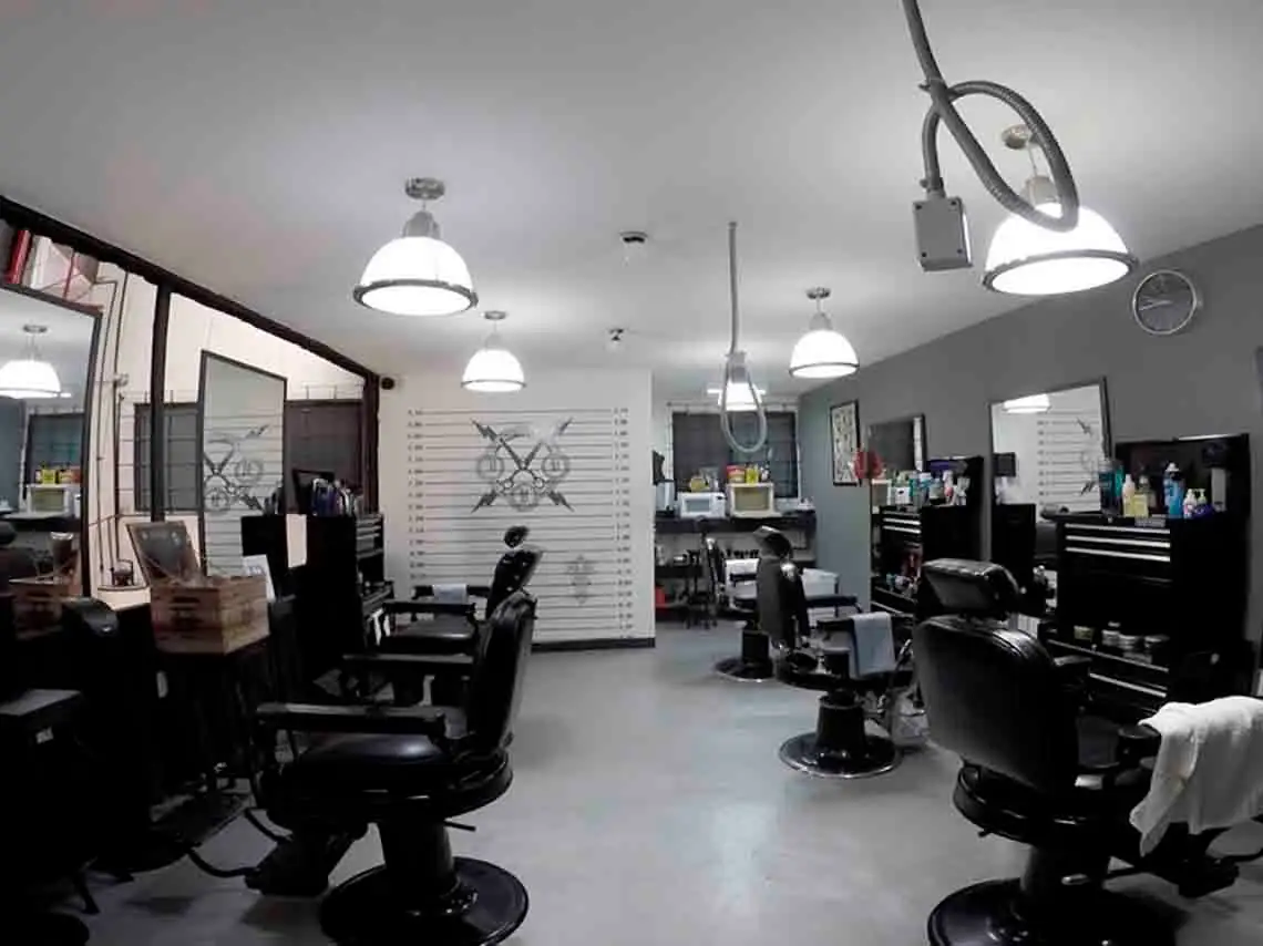 Prohíben procedimientos médicos en estéticas y gimnasios de Puebla