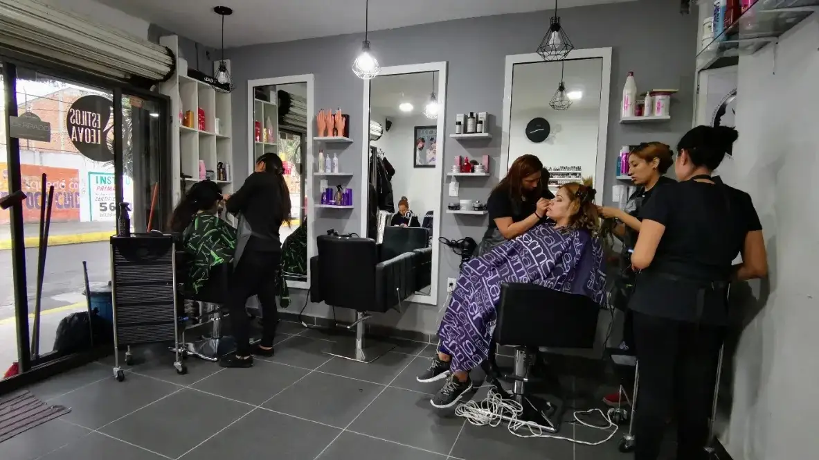 Prohíben procedimientos médicos en estéticas y gimnasios de Puebla