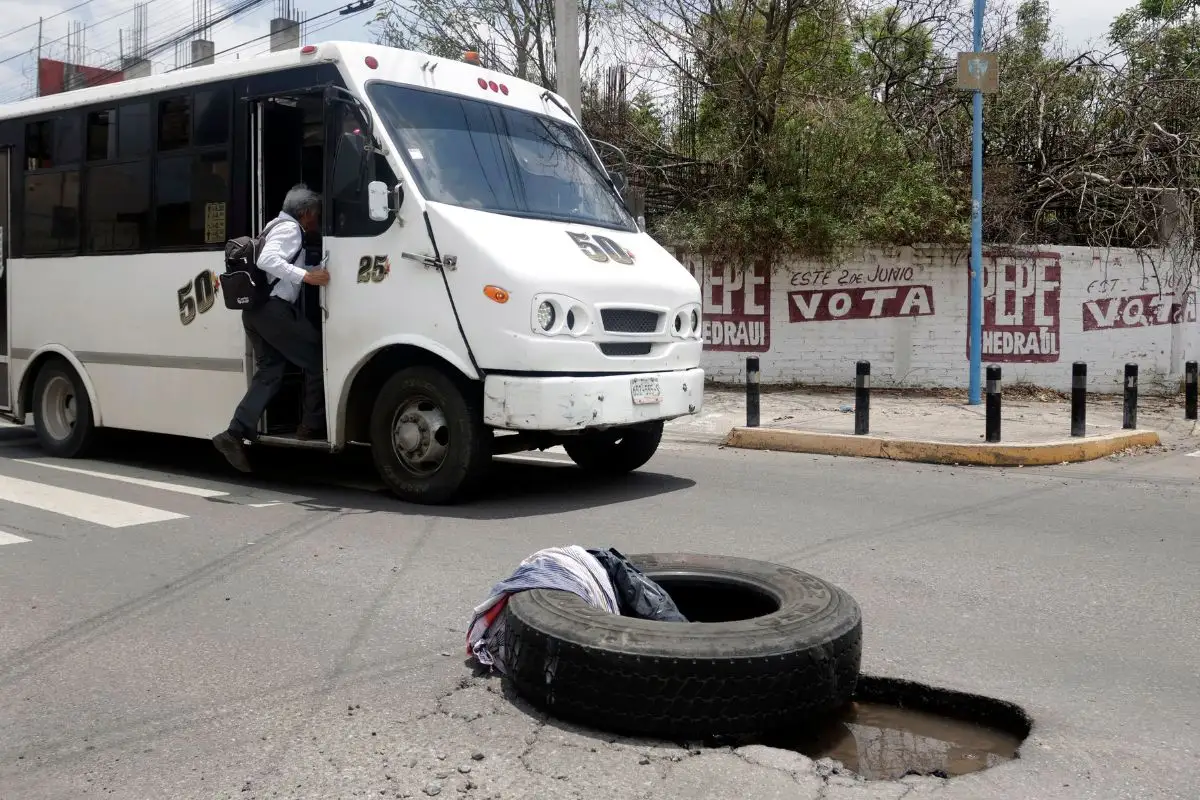 Gobierno municipal ahora va por 300 mil baches en Puebla: Pepe Chedraui 2 Ayuntamiento busca tapar baches en Puebla; serán 300 mil