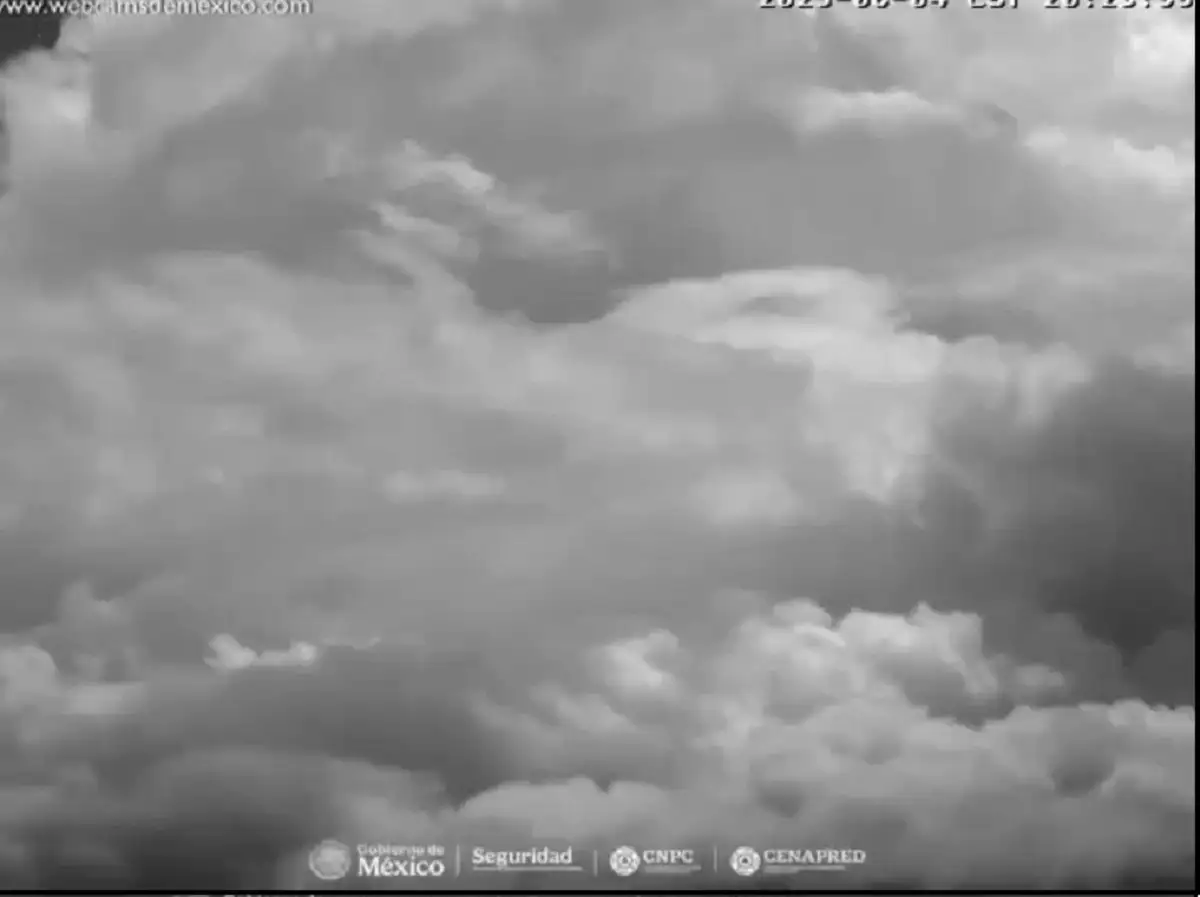 Así se vio la impresionante tormenta eléctrica sobre el Popocatépetl