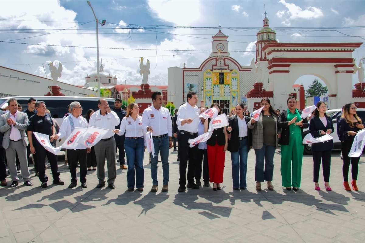 Alejandro Armenta y Roberto Solís entregan apoyos y dan banderazo a nuevas unidades vehiculares para fortalecer el desarrollo de Huejotzingo  1 Alejandro Armenta y Roberto Solís entregan apoyos y dan banderazo a nuevas unidades