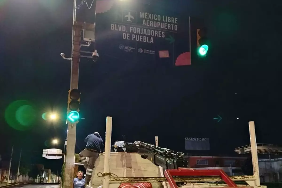 Avanza la modernizacion de semaforos en San Pedro Cholula 3