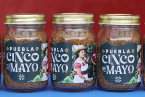Avanzan platicas para vender productos Cinco de Mayo en Walmart, Oxxo y Gran Bodega