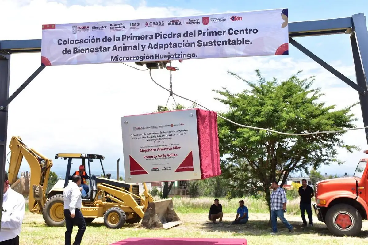 Colocan primera piedra del Centro de Bienestar Animal de Huejotzingo y entregan maquinaria agrícola 1 Colocan primera piedra del Centro de Bienestar Animal de Huejotzingo y entregan maquinaria agrícola