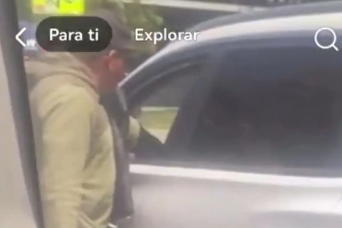 VIDEO: Delincuentes armados asaltan a automovilista en semáforo del bulevar 5 de mayo 1 Delincuentes armados asaltan a automovilista en semáforo del bulevar 5 de mayo