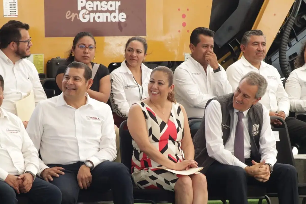 En Puebla se da prioridad a la gente, afirma Laura Artemisa en inicio de rehabilitación vial en Totimehuacan 1 En Puebla se da prioridad a la gente, afirma Laura Artemisa en inicio de rehabilitación vial en Totimehuacan