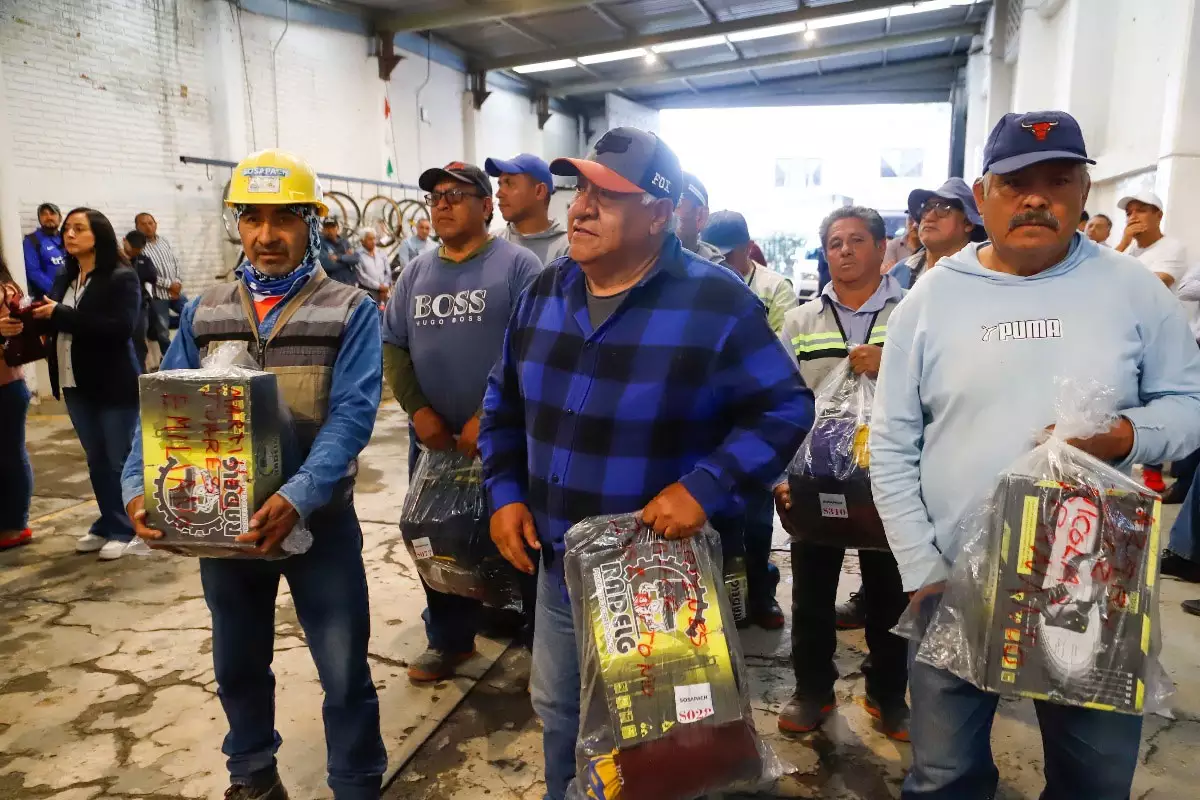 Equipa Tonantzin Fernandez a trabajadores del SOSAPACH para fortalecer el servicio 1