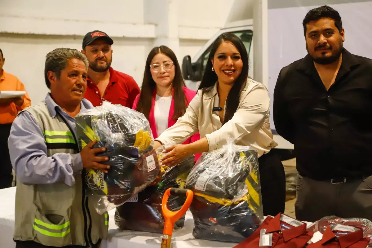 Equipa Tonantzin Fernandez a trabajadores del SOSAPACH para fortalecer el servicio 2