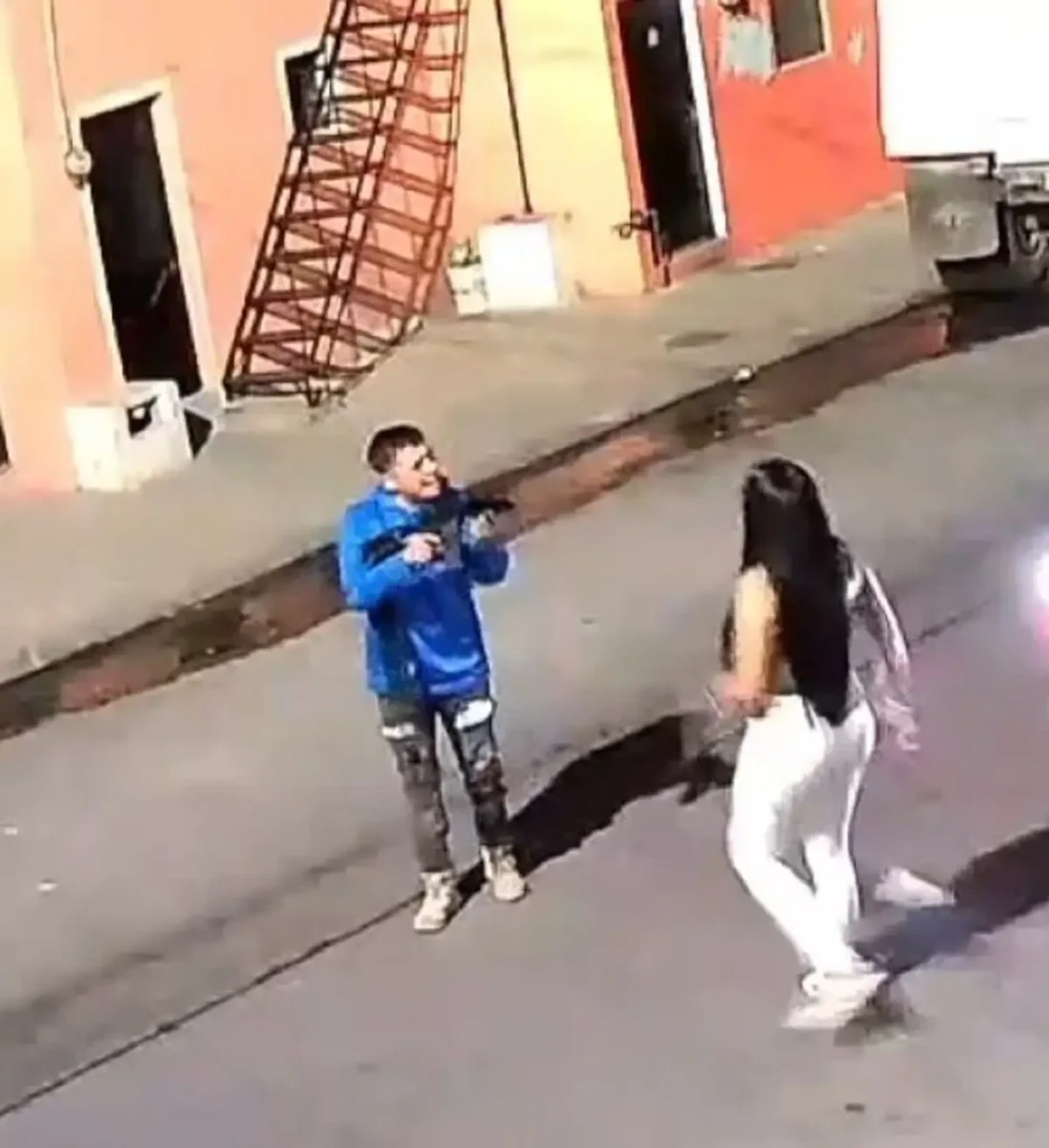 Feminicidio en Guadalajara Karla fue asesinada a balazos por su ex pareja en la calle