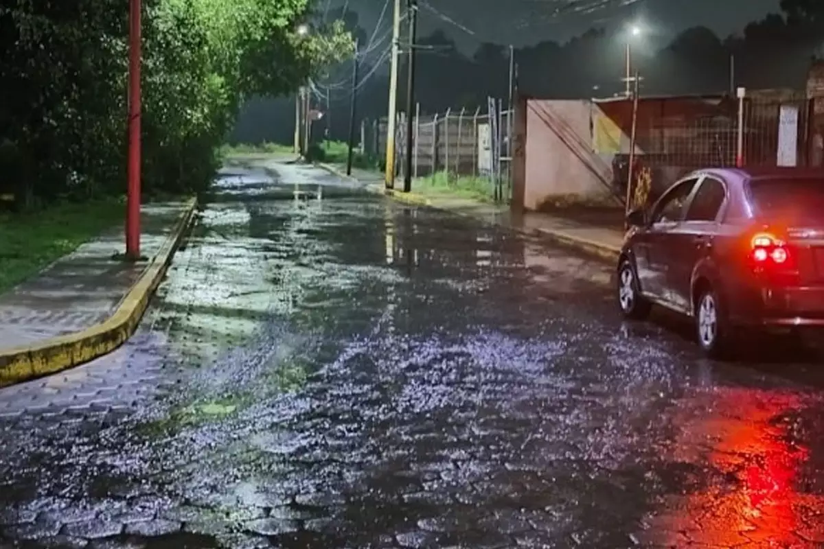 Gobierno de Tonantzin Fernandez atiende de inmediato afectaciones por desborde de arroyo en Santa Barbara Almoloya 2