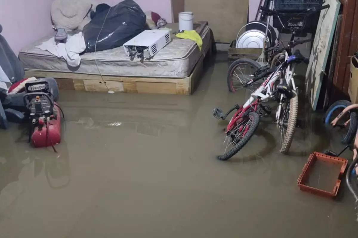 Gobierno de Tonantzin Fernandez atiende de inmediato afectaciones por desborde de arroyo en Santa Barbara Almoloya 3