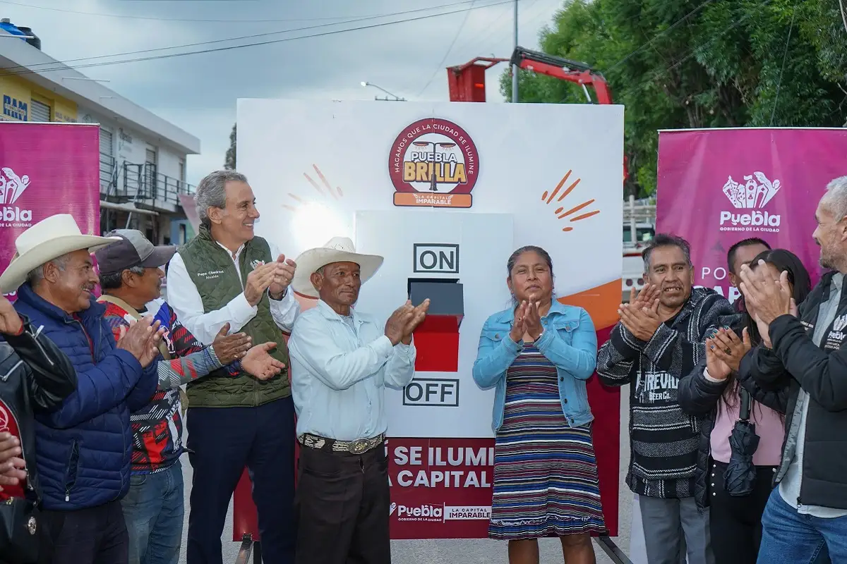 Gobierno de la Ciudad renovó el alumbrado en seis juntas auxiliares con Puebla Brilla; ahora avanzó San Andrés Azumiatla 1 Gobierno de la Ciudad renovó el alumbrado en seis juntas auxiliares con Puebla Brilla; ahora avanzó San Andrés Azumiatla