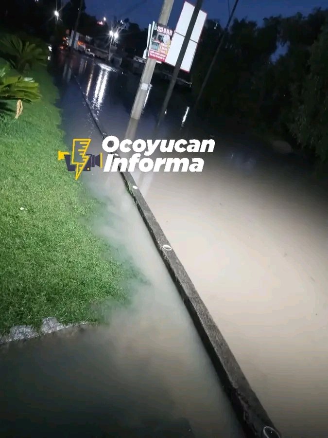 Fuerte lluvia en Puebla deja autos varados en Periférico y Recta a Cholula