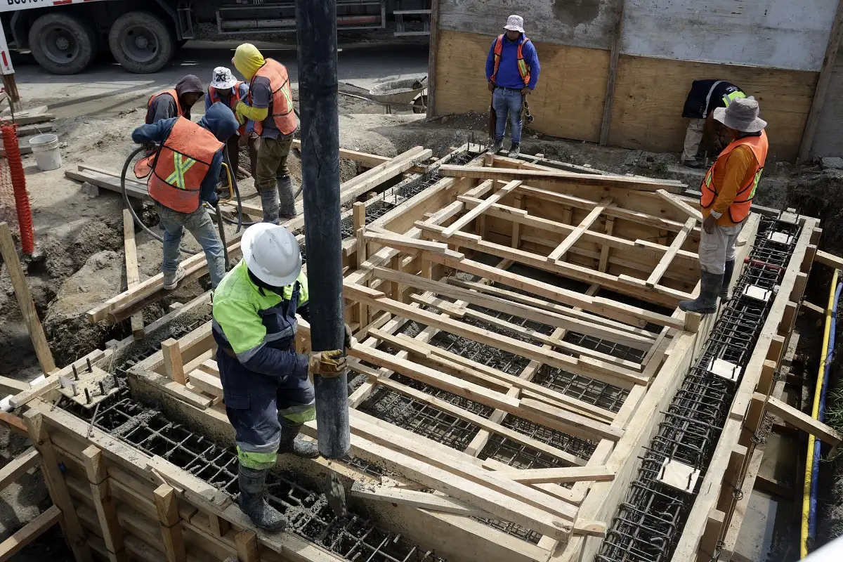 VIDEO: Inicia construcción de las escaleras eléctricas del puente peatonal del CCU 1 Inicia construcción de las escaleras eléctricas del puente peatonal del CCU