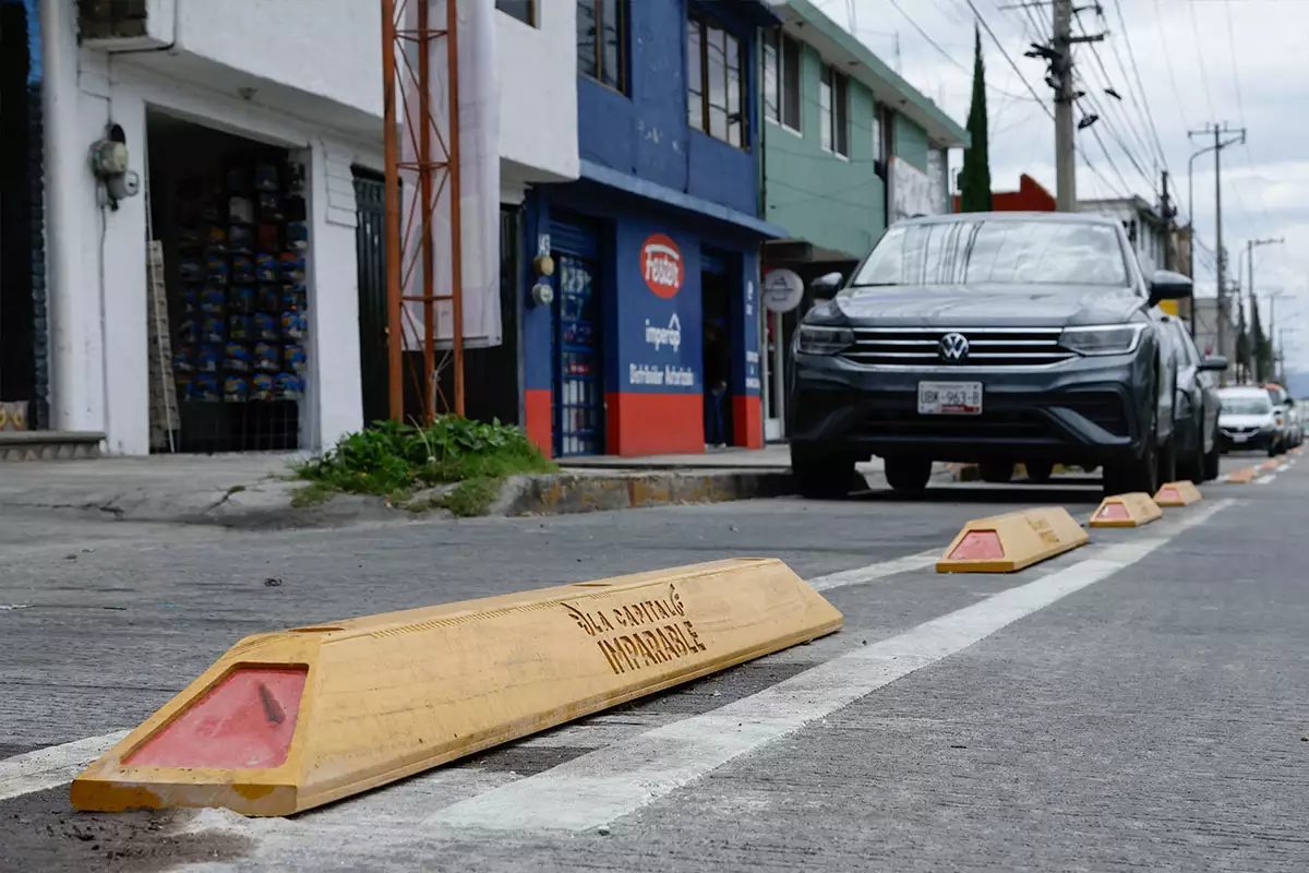 Invasión a ciclovía del bulevar Municipio Libre: comerciantes y automovilistas se adueñan del espacio