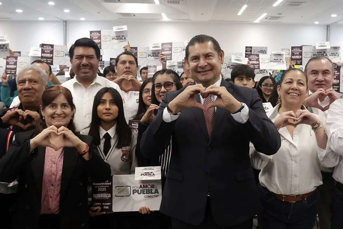 Invierte Gobierno de Puebla 90 mdp en chips para jóvenes