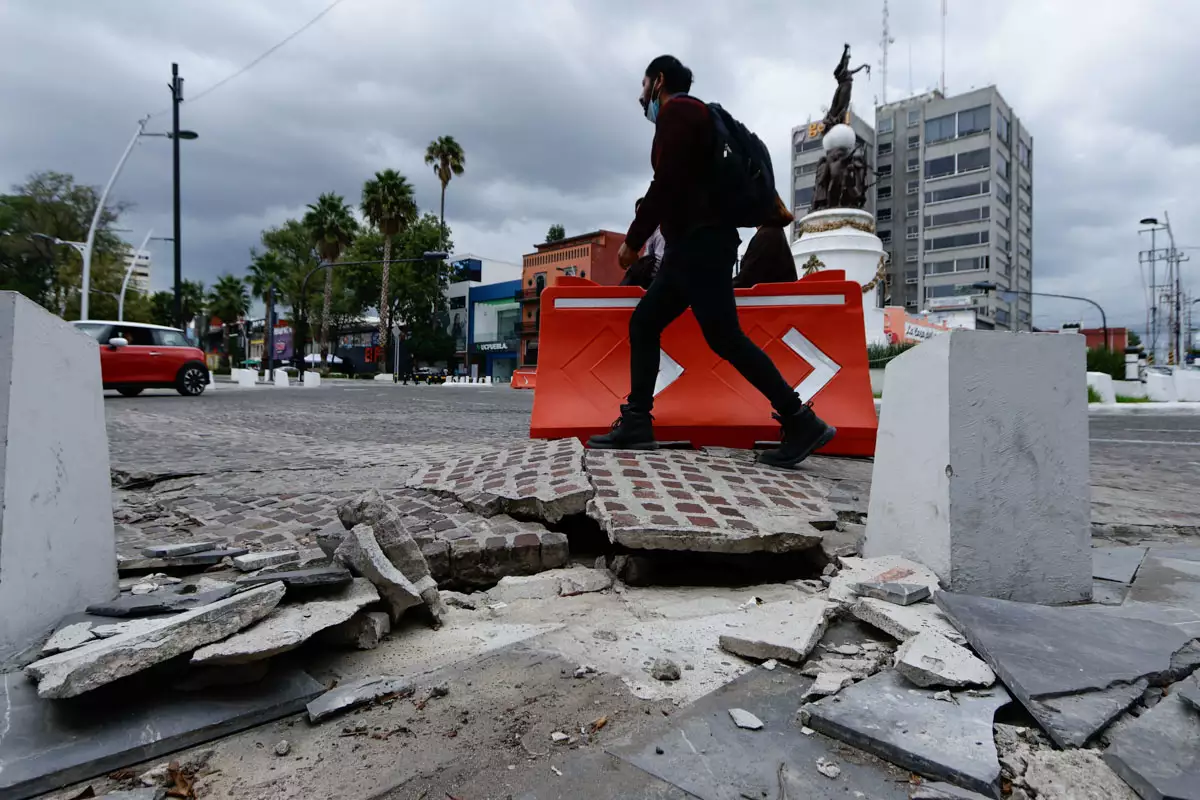 Ayuntamiento de Puebla aplicará fianzas de constructoras para reparar daños en la Avenida Juárez 1 Ayuntamiento de Puebla aplicará fianzas de constructoras para reparar daños en la Avenida Juárez