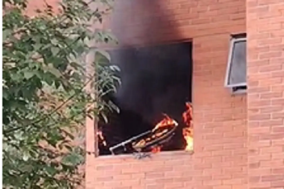 Perro provoca incendio en departamento al sur de Puebla; 10 familias fueron evacuadas 1 Perro provoca incendio en departamento al sur de Puebla