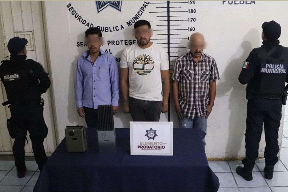 Policía de San Pedro Cholula captura a tres probables integrantes de banda dedicada al robo de transporte de carga 2 Policia de San Pedro Cholula captura a tres probables integrantes de banda dedicada al robo de transporte de carga