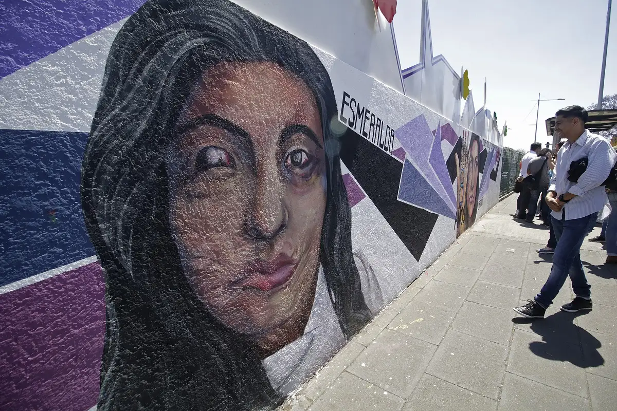 Por mantenimiento remueven mural en honor a víctimas de violencia ácida