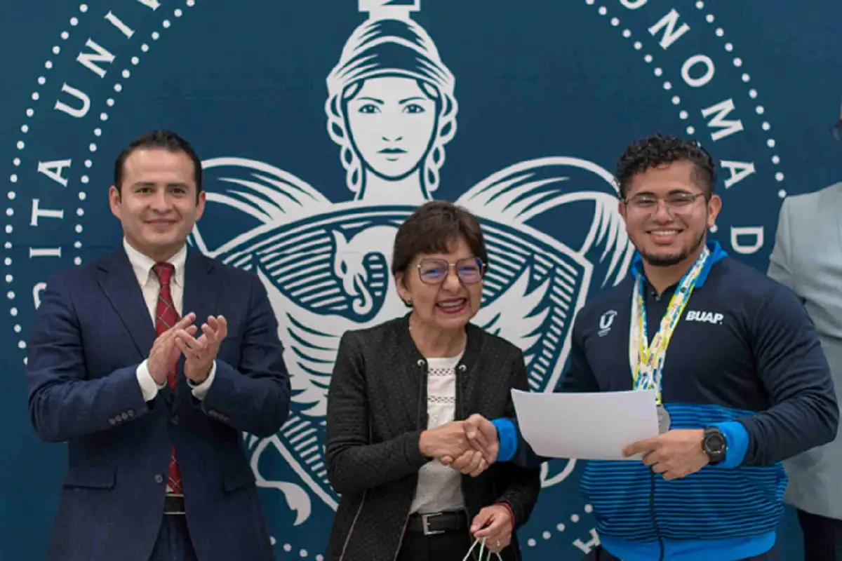 Reconoce Lilia Cedillo a los medallistas BUAP de la Universiada Nacional 2025 1 Reconoce la Rectora Lilia Cedillo a los medallistas BUAP de la Universiada Nacional 2025