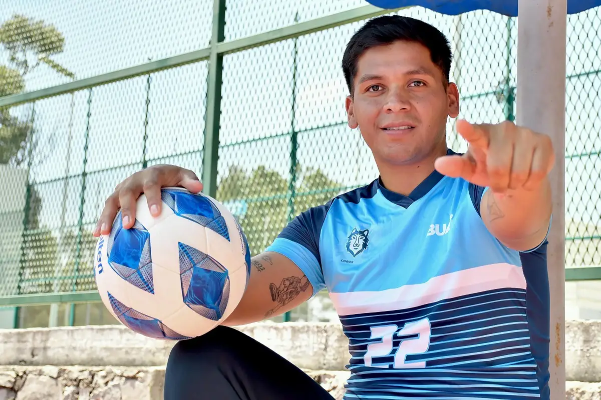 De la calle a Noruega, estudiante BUAP representará a México en copa mundial de street soccer 2 Tras coronarse campeón con su equipo, pasó a integrar la selección nacional