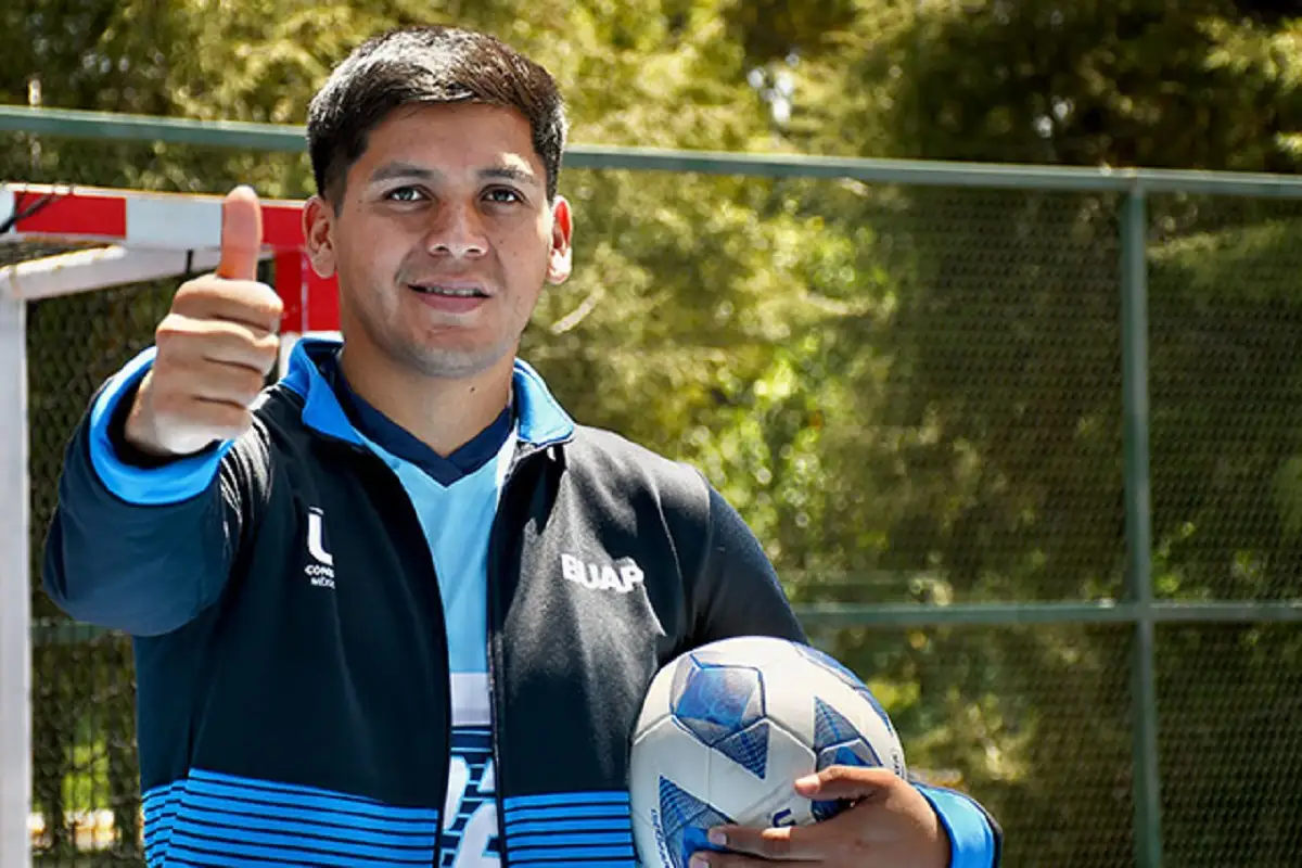 De la calle a Noruega, estudiante BUAP representará a México en copa mundial de street soccer 1 Tras coronarse campeón con su equipo, pasó a integrar la selección nacional