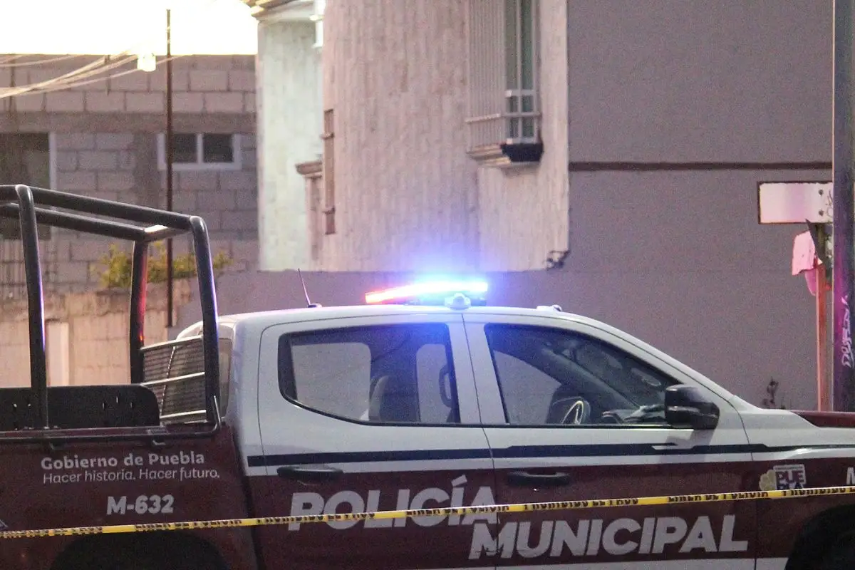 (VIDEO) En pocos segundos, asaltan a automovilistas frente a salón social en Cholula 1 Asaltaron a automovilistas en Morillotla, frente a salón social
