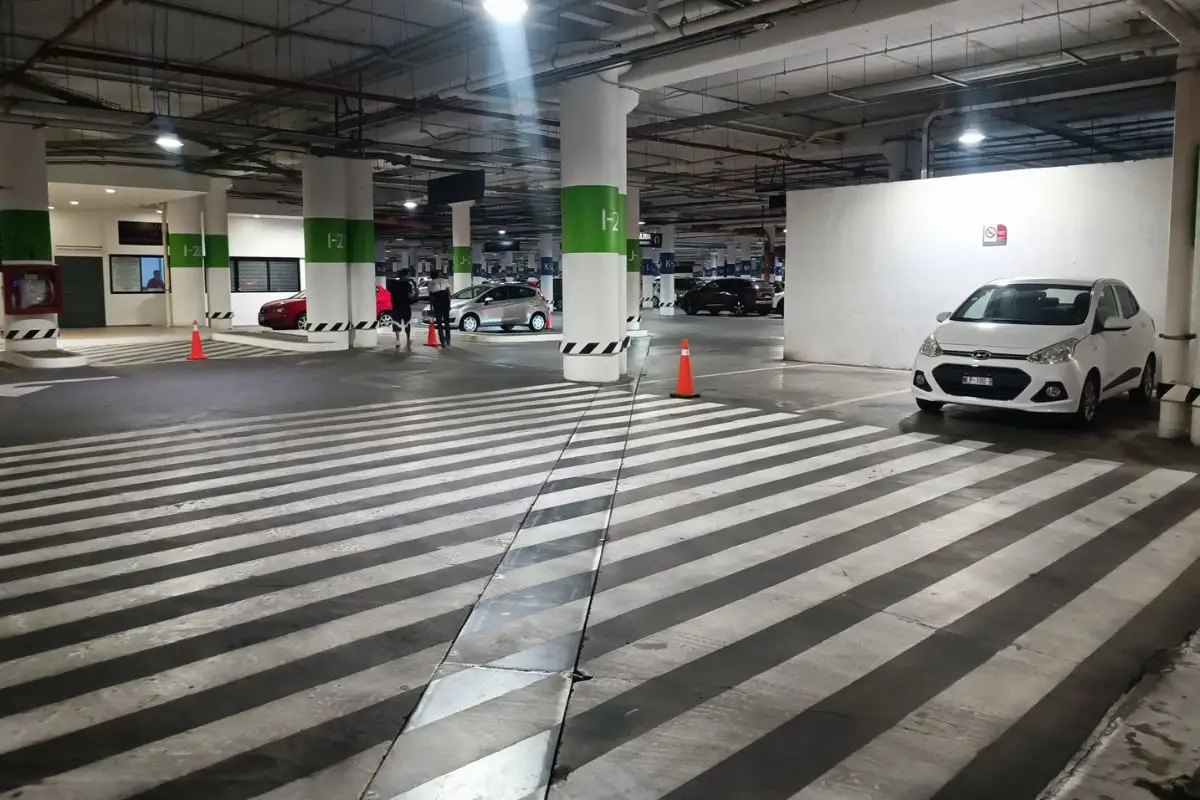 Investigan asesinato en asalto en el estacionamiento de Solesta