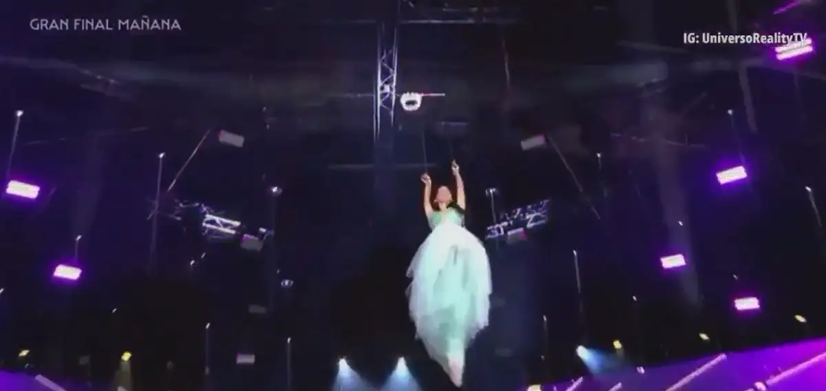 Laura Pérez sufre caída de 3 metros en Miss Universe Latina