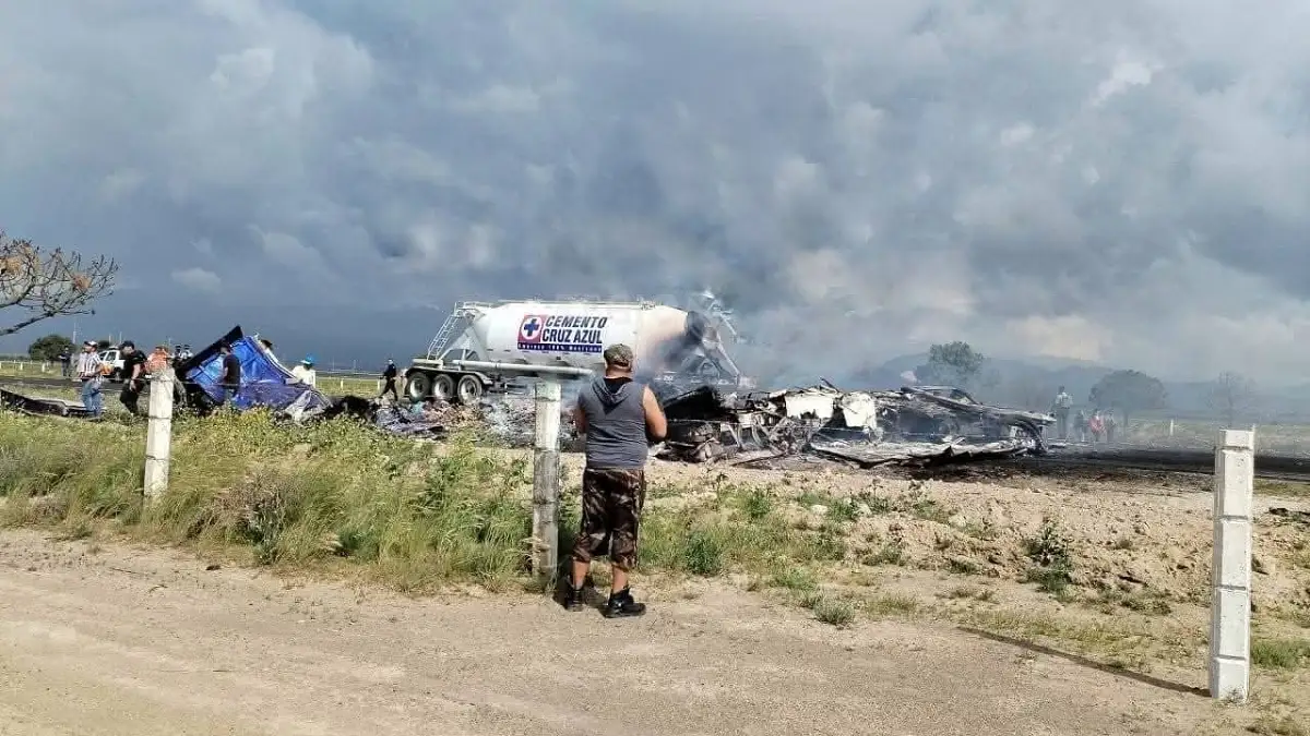 Dos muertos y un herido deja un choque en la Amozoc-Perote