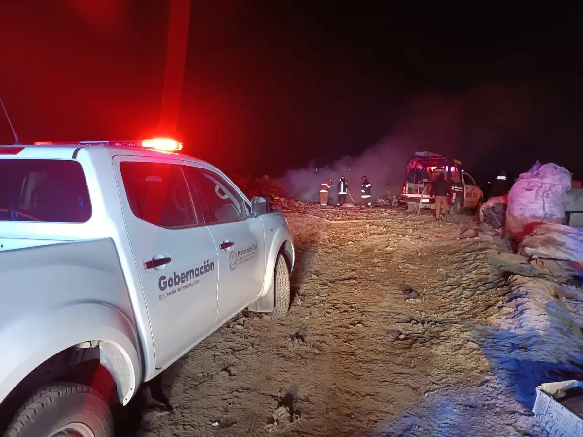 Incendio en el relleno sanitario de Chalchicomula es extinguido por bomberos