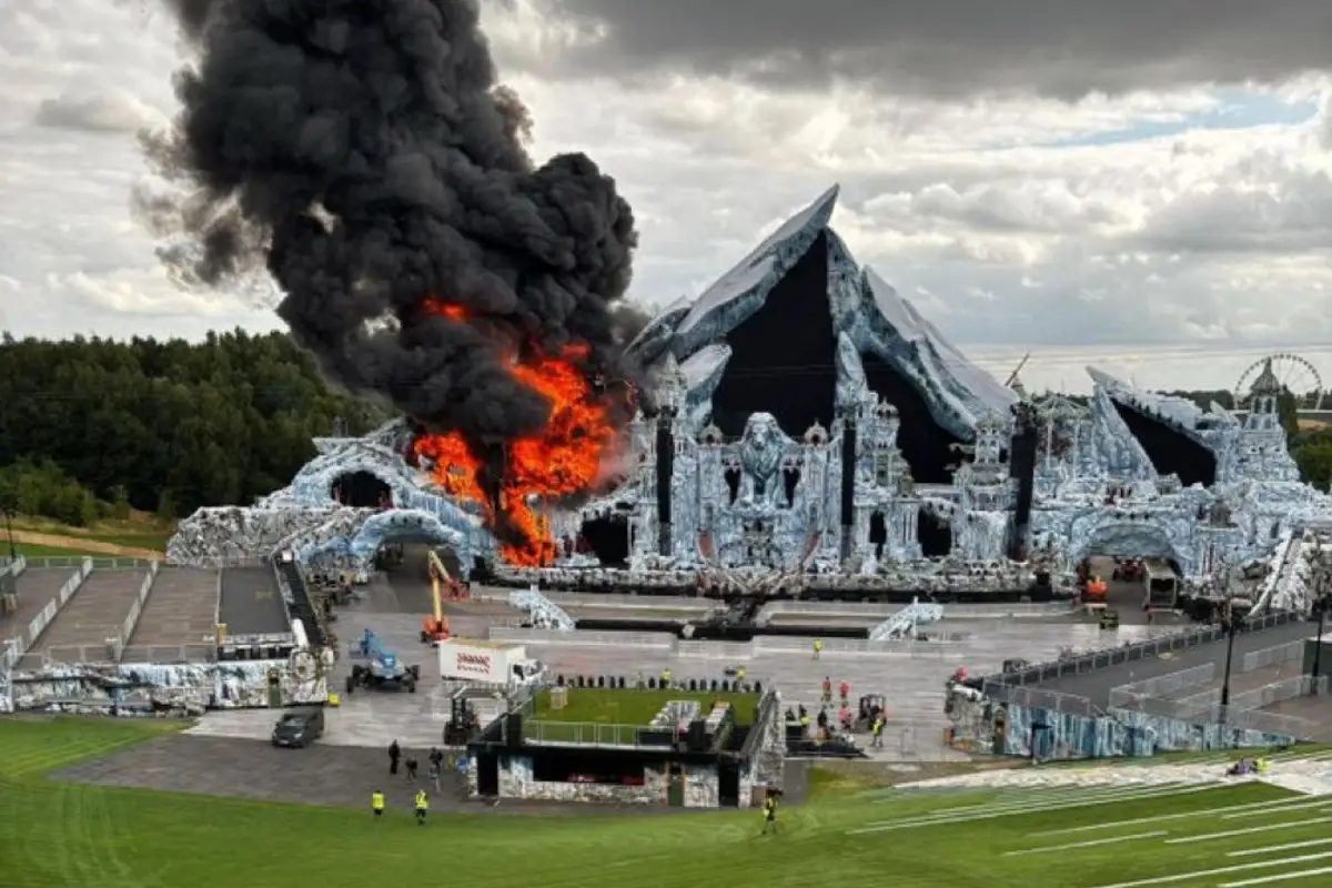 (VIDEOS y FOTOS) Escenario principal del Tomorrowland 2025, en Bélgica, se incendia 1 Escenario principal del Tomorrowland 2025